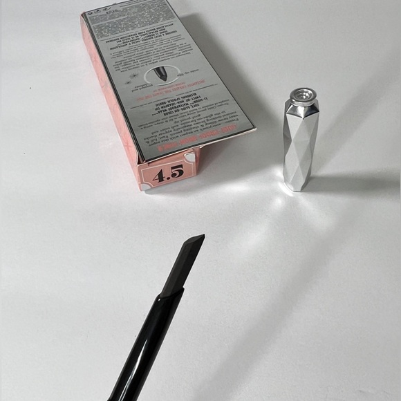 Benefit Cosmetics Goof Proof Brow Pencil in Shade 4.5. - Picture 2 of 3